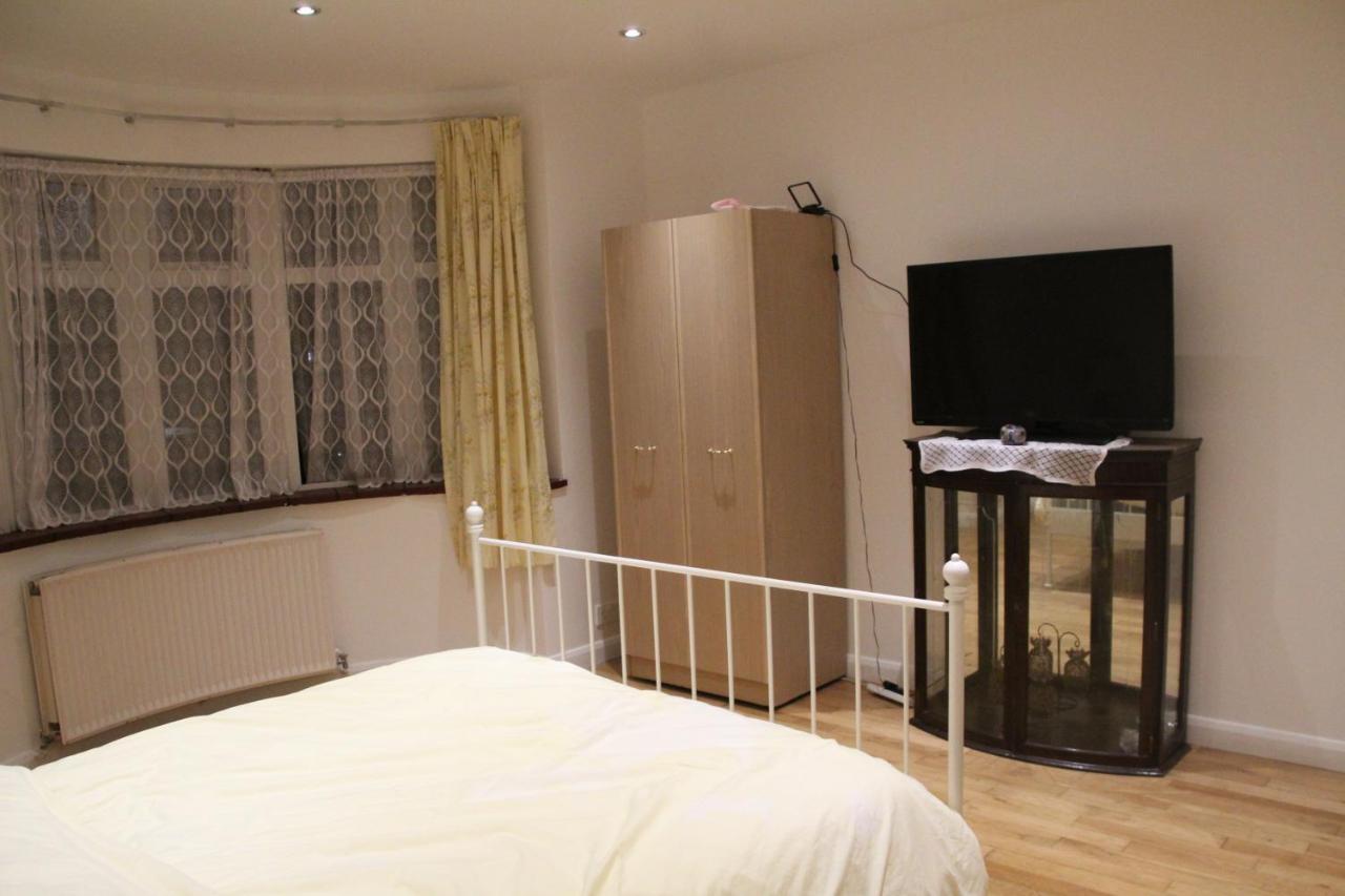 Beautiful Double Bedroom Edgware Eksteriør billede