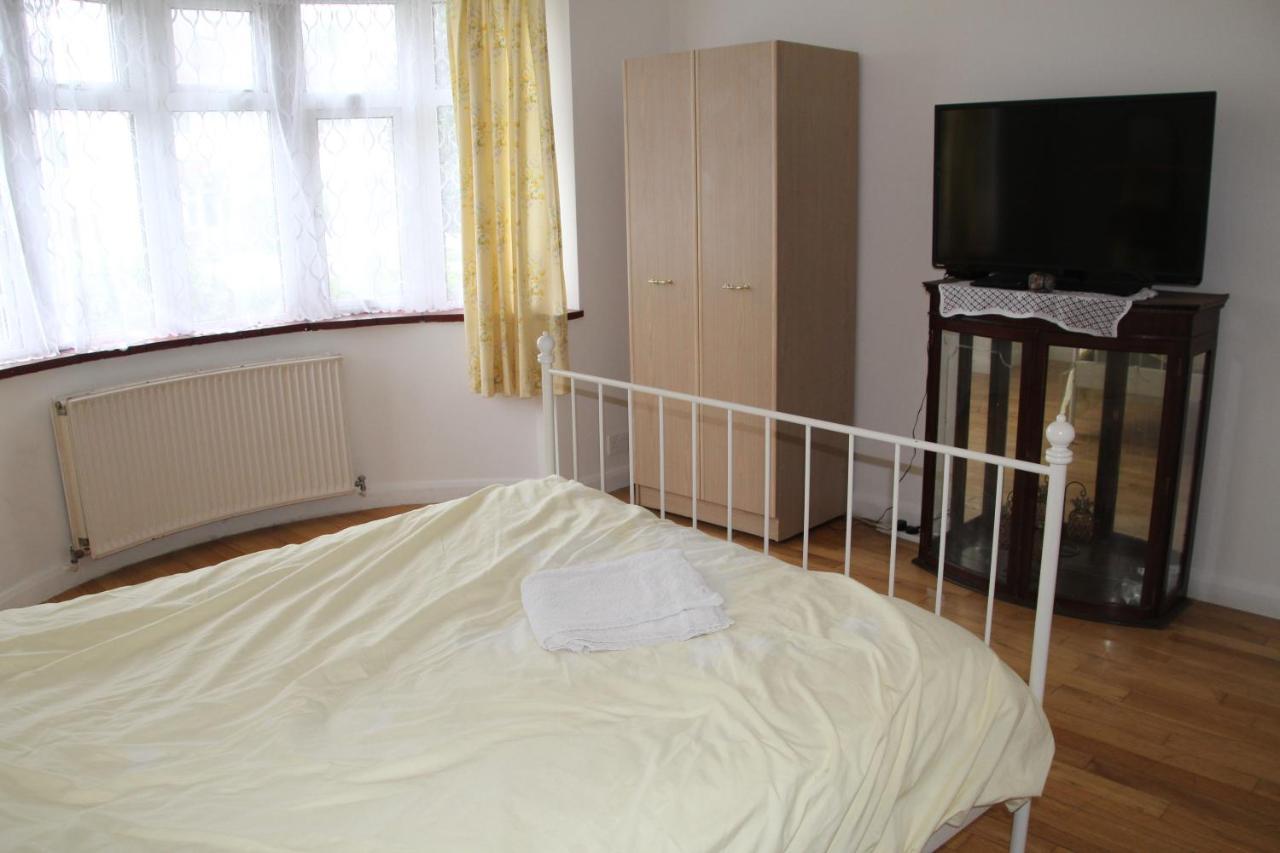 Beautiful Double Bedroom Edgware Eksteriør billede
